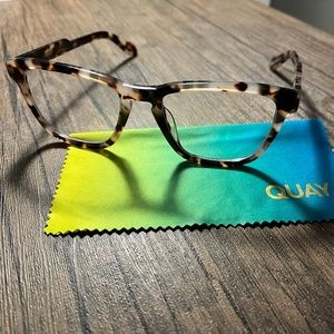 Quay Hardwire Blue-light Blocking Glasses in Milky Tortoise